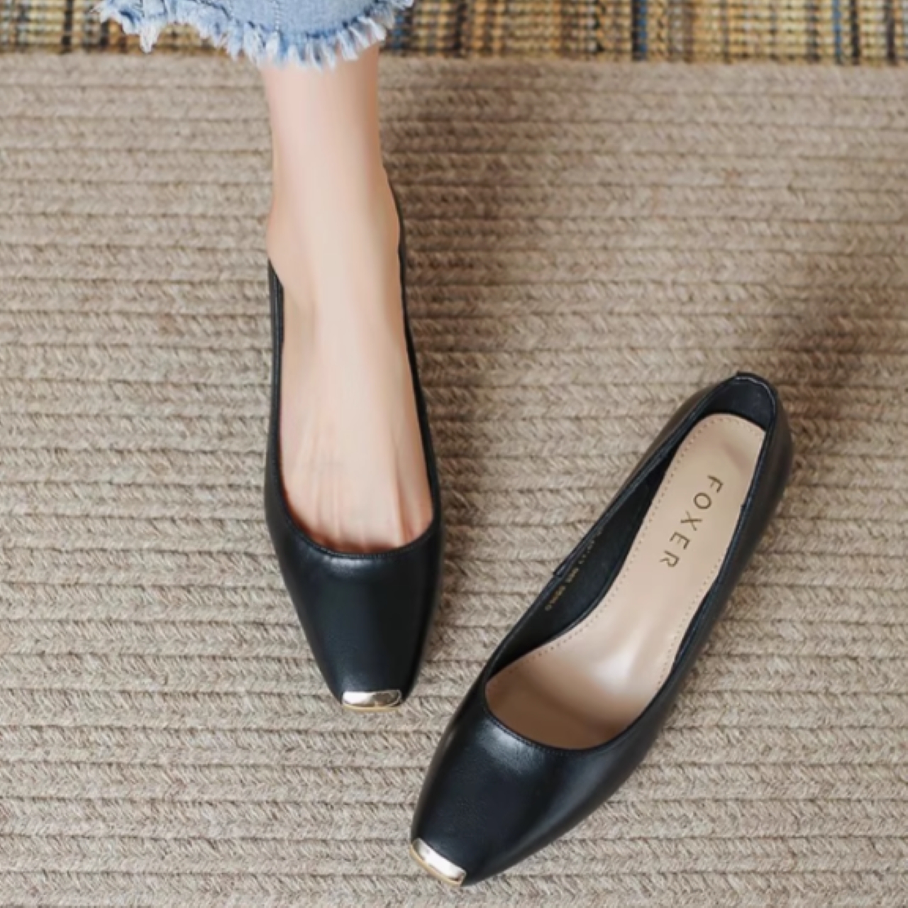 骨格ウェーブ ポインテッドトゥ ローヒールパンプス